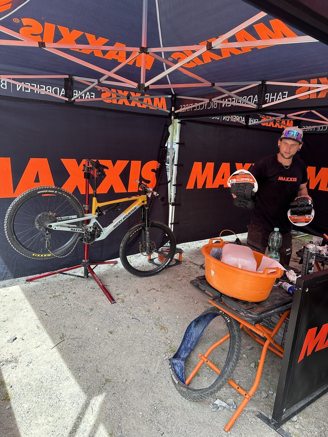 Frische Maxxis-Reifen fürs Rennen