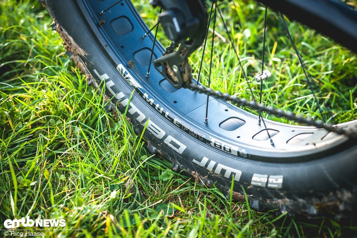 Breite Sun Ringlé-Felgen mit breiten Reifen