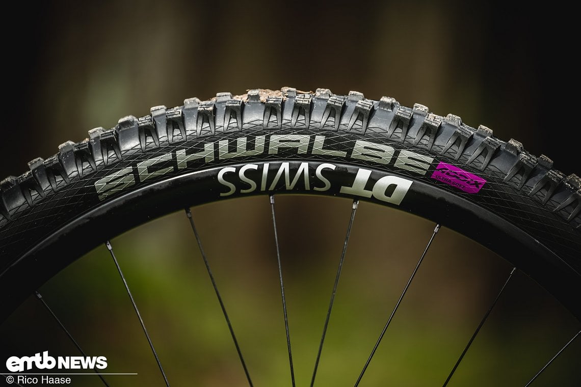 Schwalbe Magic Mary in Addix Ultra Soft Compound – wer hier den Grip und die Traktion verliert, ist entweder auf eine Ölspur gekommen oder macht alle Fehler gleichzeitig.