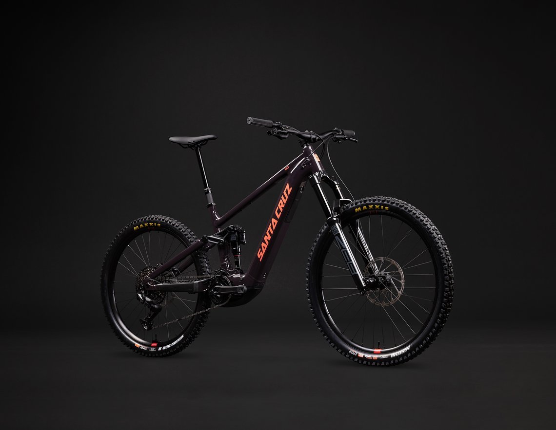 Dem Alu-Vala wurden 160 mm Frontfederweg und 150 mm am Heck, ein Mullet-Setup (29"/27,5") sowie Boschs Performance Line CX‑Motor verpasst.