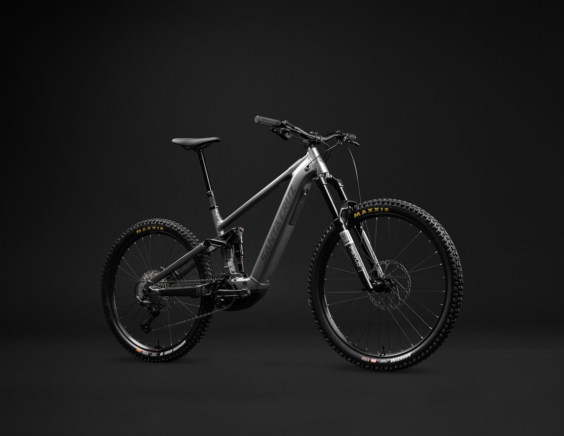 Dem Alu-Vala wurden 160 mm Frontfederweg und 150 mm am Heck, ein Mullet-Setup (29"/27,5") sowie Boschs Performance Line CX‑Motor verpasst.