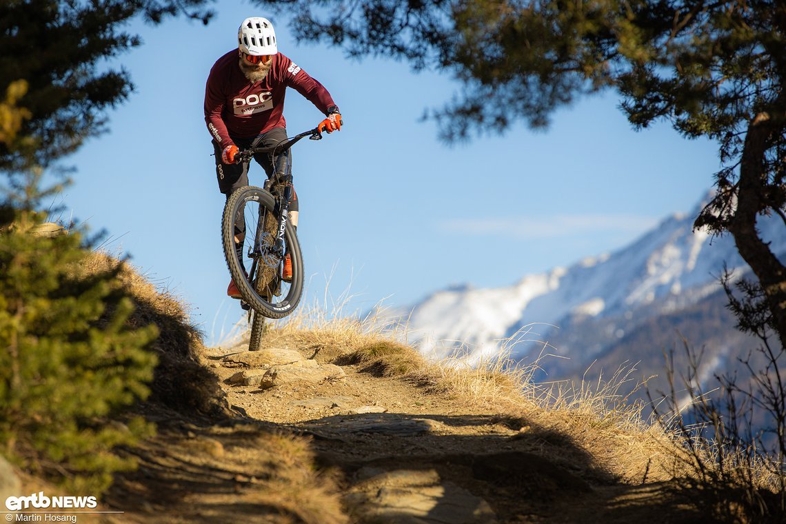 Auf dem Trail, egal ob moderat oder anspruchsvoll, weiß das neue Canyon Spectral:ON vollends zu gefallen.