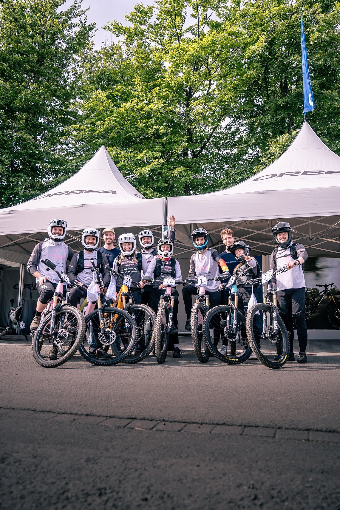 Fehlt eine(r) und es is ne Fussballmannschaft – die Truppe hier hatte aber eher Bock auf flowige Trails statt Rollrasen