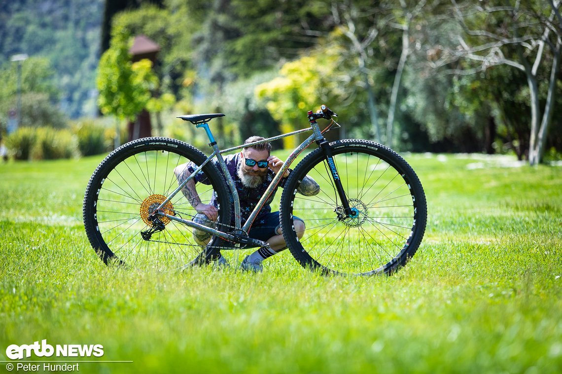 Richtig kurios: ein Bike mit 36 Zoll, richtig gelesen SECHSUNDDREIßIG, Laufrädern.