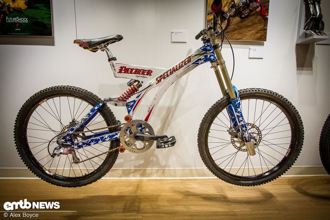 Shaun Palmers 90er Jahre Downhillbike im Museum