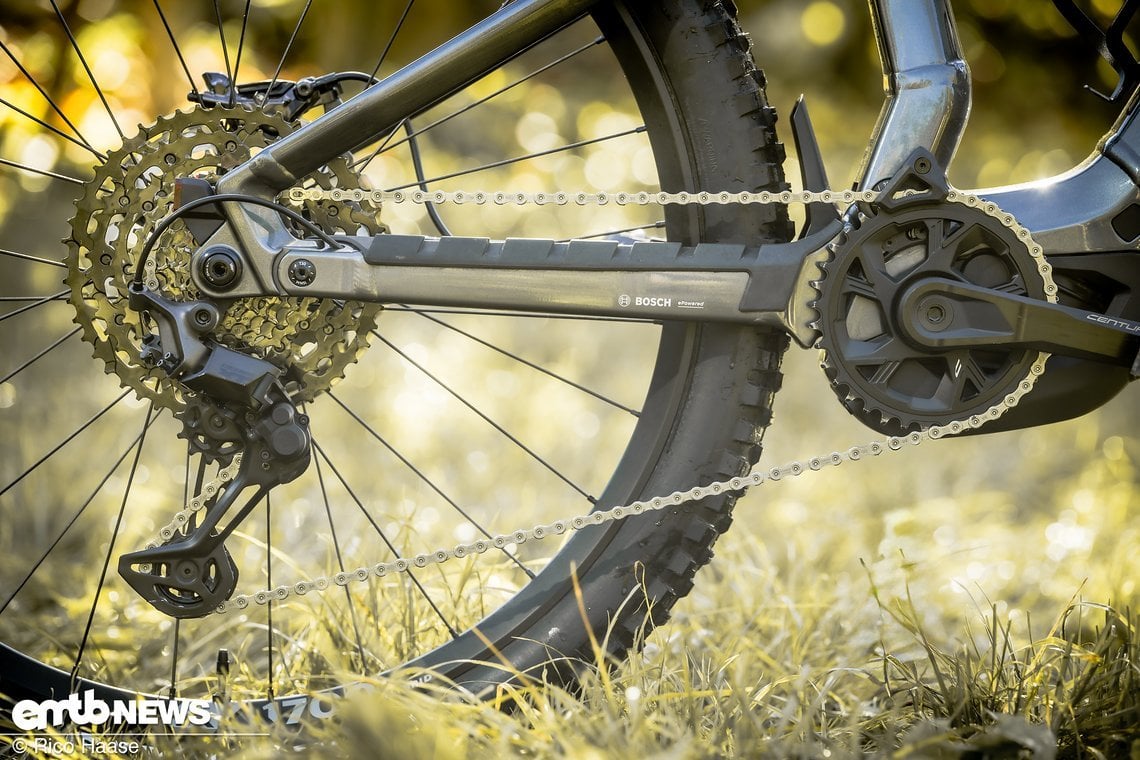 Geschaltet wird mit einer Shimano XT-Gruppe.