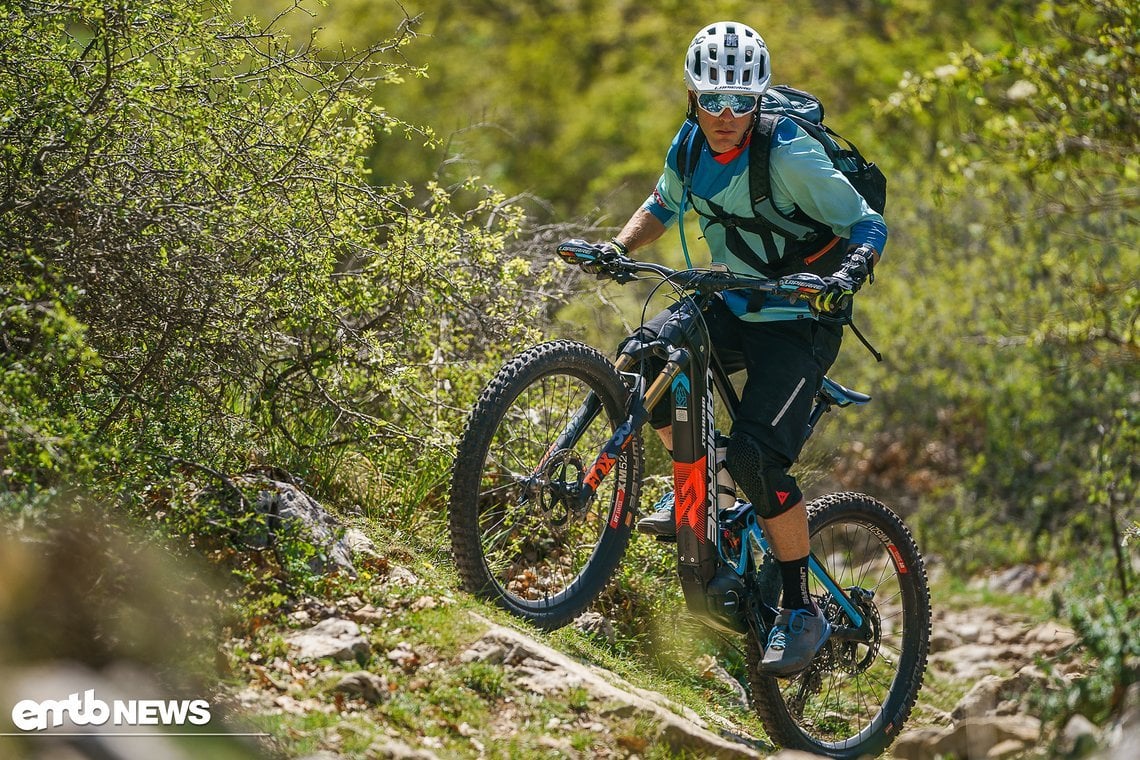 Die beiden nutzen also die Kraft des Motors, um möglichst viel auf Trails unterwegs zu sein – berghoch und bergab