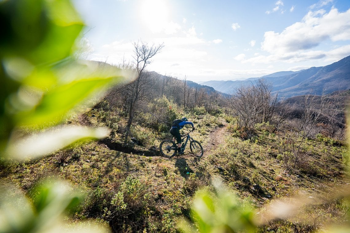 Keine ganze Akkuladung von Finale entfernt verbergen sich bisher unbekannte Trail-Schätze.