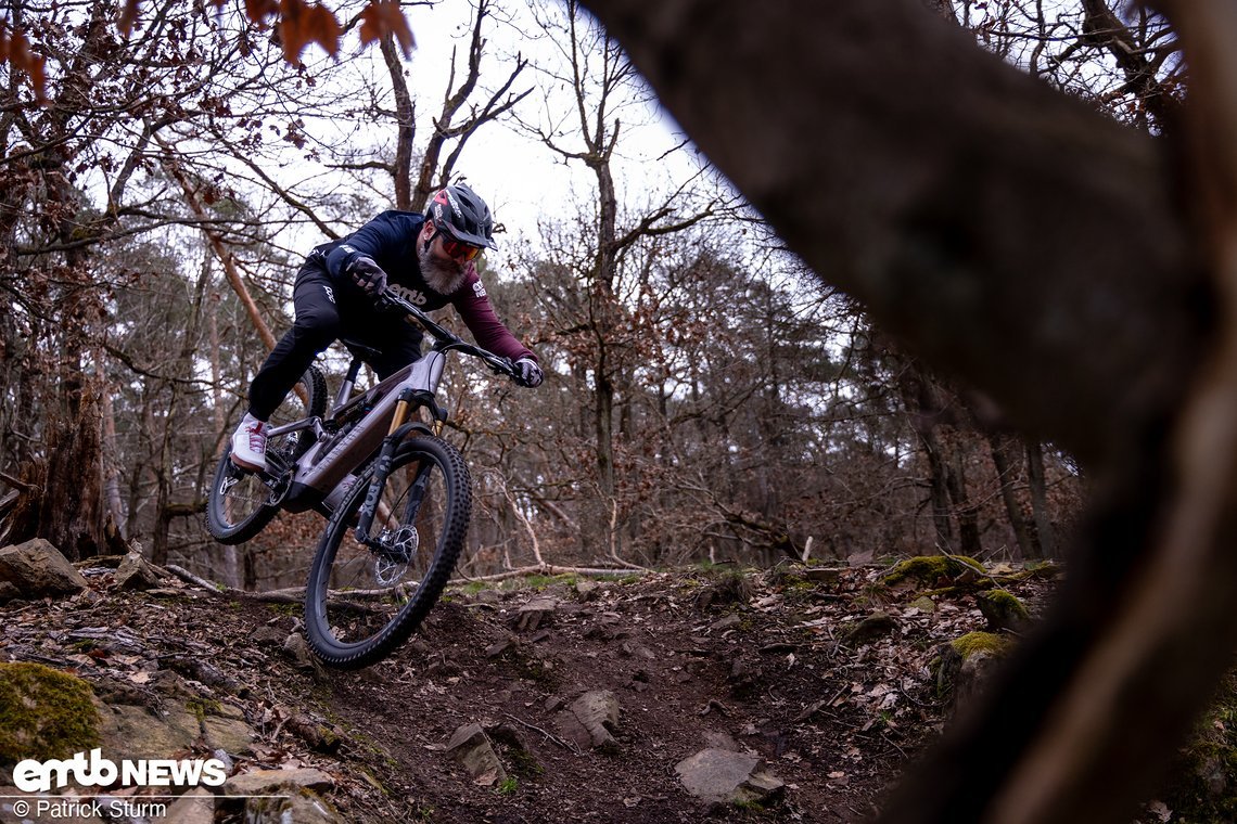 Auch gröberes Geläuf nimmt das Canyon Neuron:ONfly CF LTD mit Bravour.