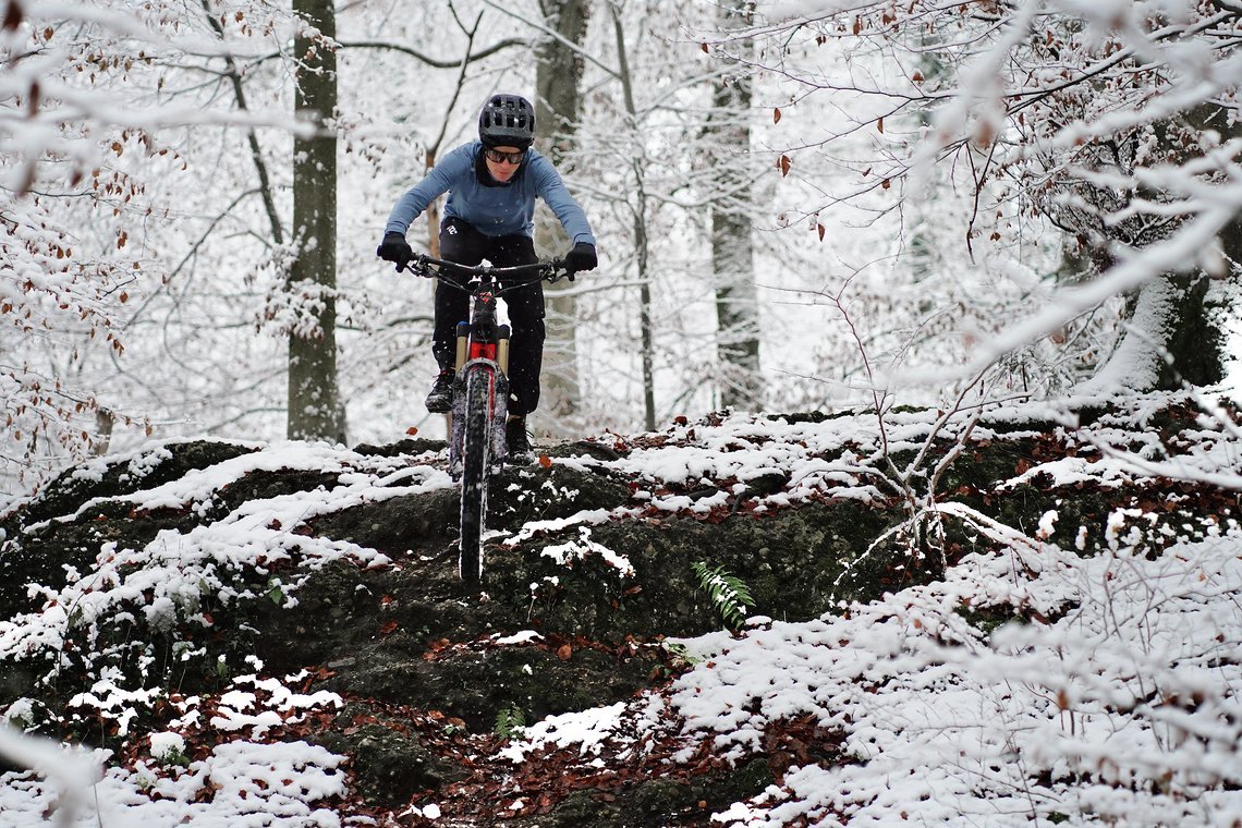 Je schneller die Fahrt, desto stabiler liegt ein Fahrrad sowieso