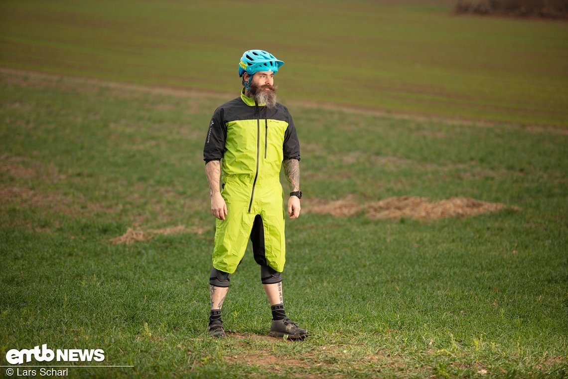 Durchaus auffällig ist der Vaude Moab Rain Suit