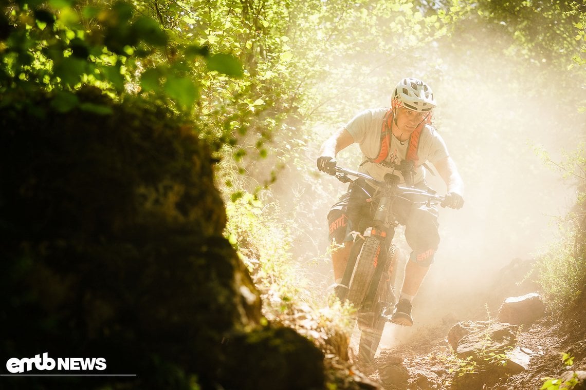 Enduro-artige Performance auf rauhen Trails ist das Markenzeichen dieses Bikes