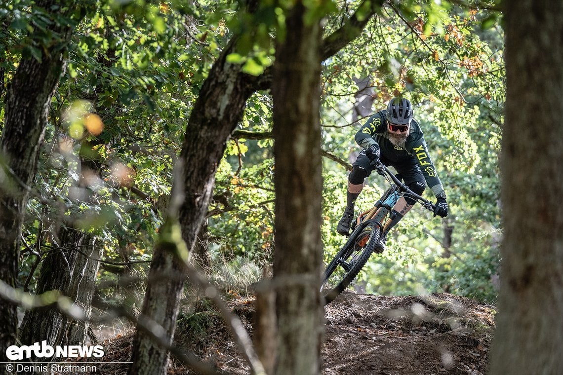 Das Orbea Rise verleitet zu stylischen Manövern, und bleibt dabei immer auf Kurs