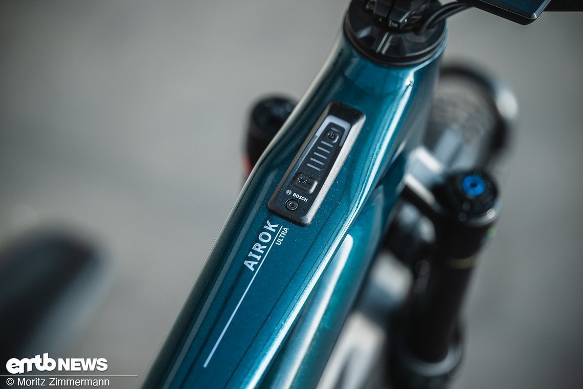 Im Oberrohr sitzt der bekannte LED-Controller, über den sich das Motorsystem auch aus- bzw. anschalten lässt.