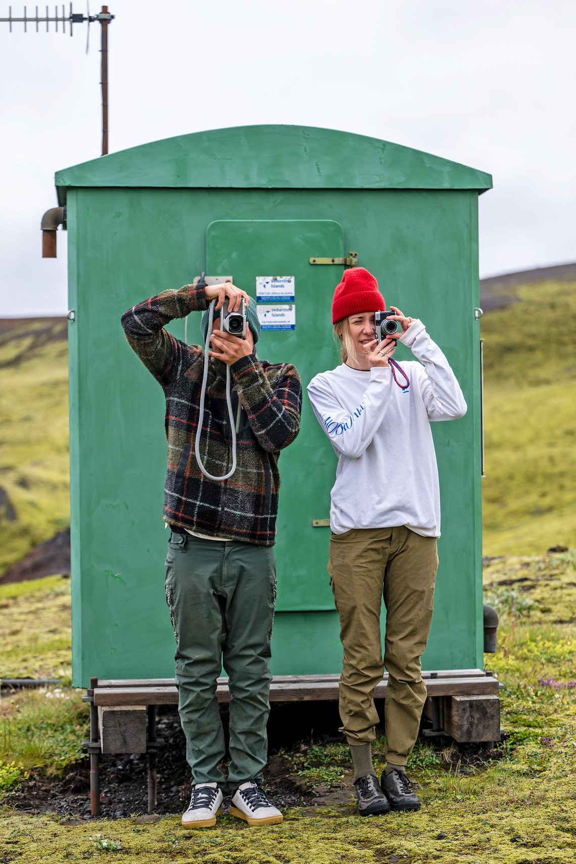 Mit Kathrin Stöhr durch Island reisen bedeutet: spontane Stopps an jeder Hütte und mindestens ein Tier pro Kilometer auf dem Arm.
