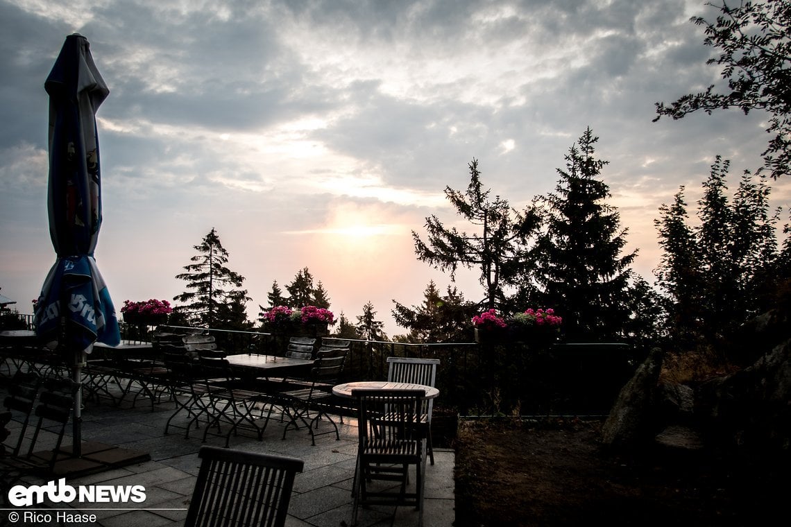 Den zweiten Tag starten wir auf der Terrasse bei einem fantastischen Sonnenaufgang