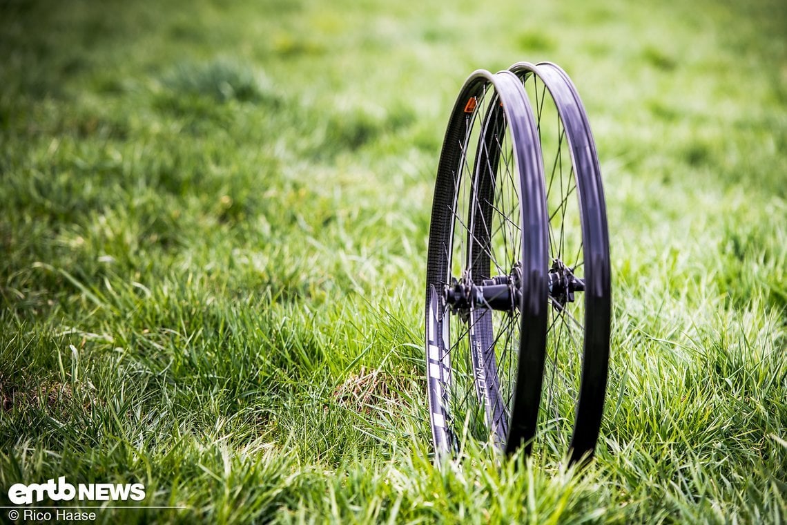 Zipp 3Zero Moto – flexible E-Enduro-Laufräder mit breiter Carbon-Felge und spezieller Moto-Technologie