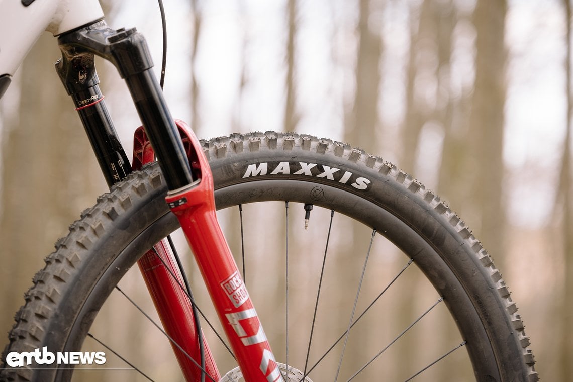 Maxxis-Reifen sind in Serie montiert und ...