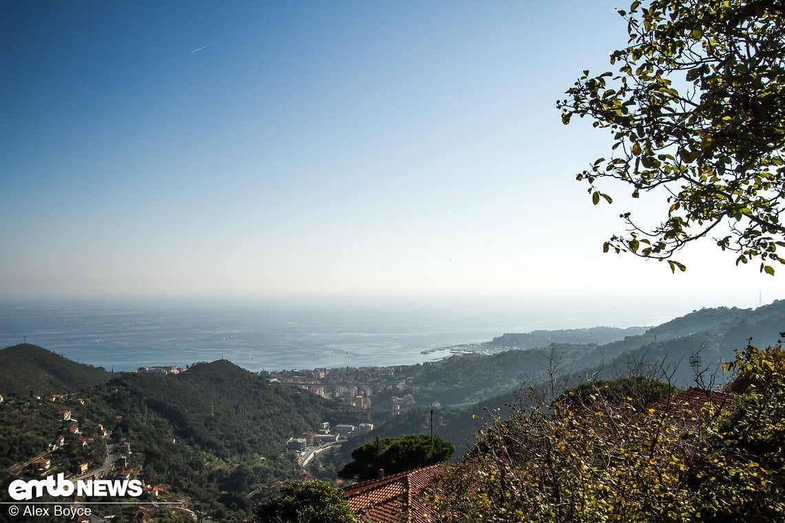 Der Blick nach Varazze und das Start-/Ziel-Gelände