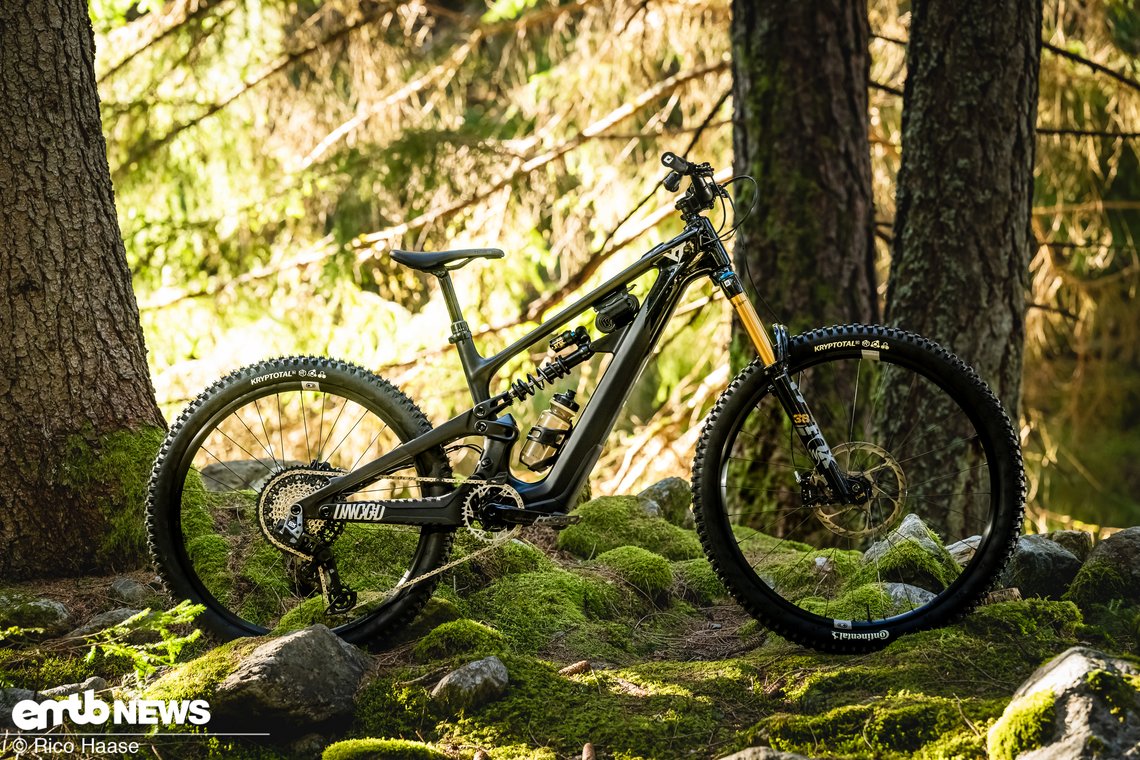 Für den Testsieg im Fazua-Shootout reichte es dem YT Decoy SN MX – dank super Fahrverhalten und gutmütigen 170/165 mm Federweg.