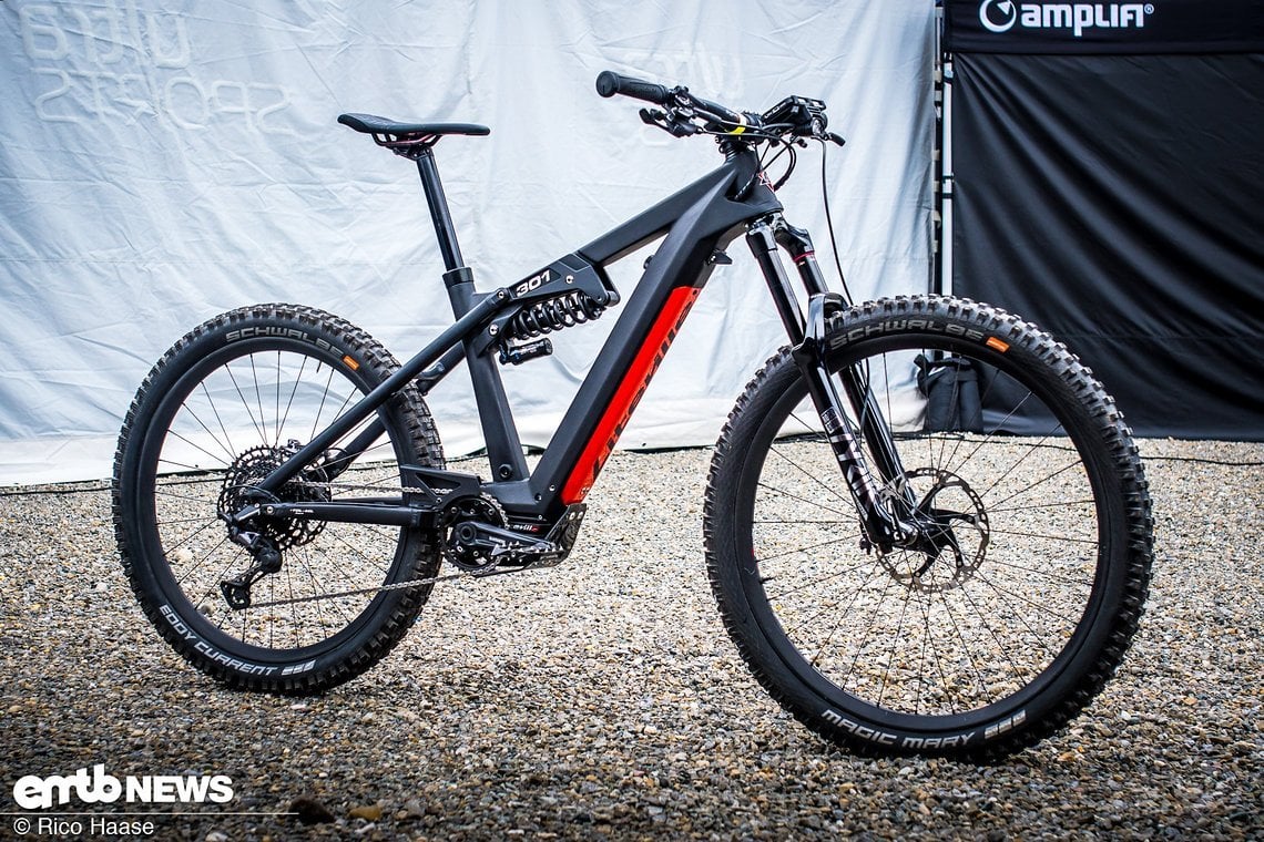 Beim Fahrwerk setzt Liteville auf RockShox – an der Front übernimmt eine RockShox Lyrik Ultimate, während ...