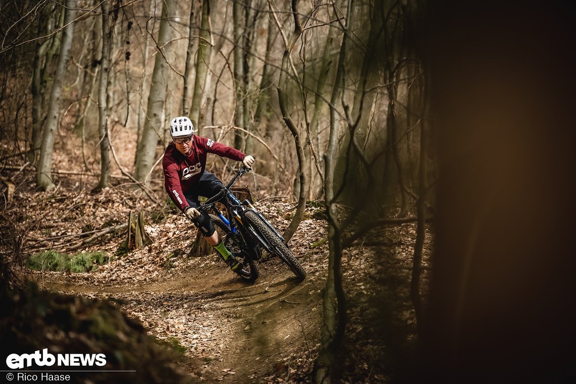 Spielerisch lässt sich das Giant auf dem Trail in Kurven mit großen Radien setzen.