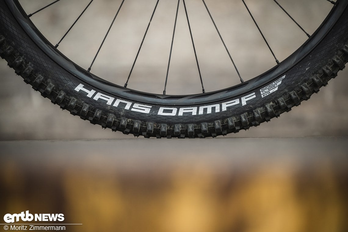 Zugegeben: Ich bin kein Fan des Hans Dampf, am Hinterrad kann ich mit dem Reifen leben, aber vorne? Für mich ein klares: Nein, danke!