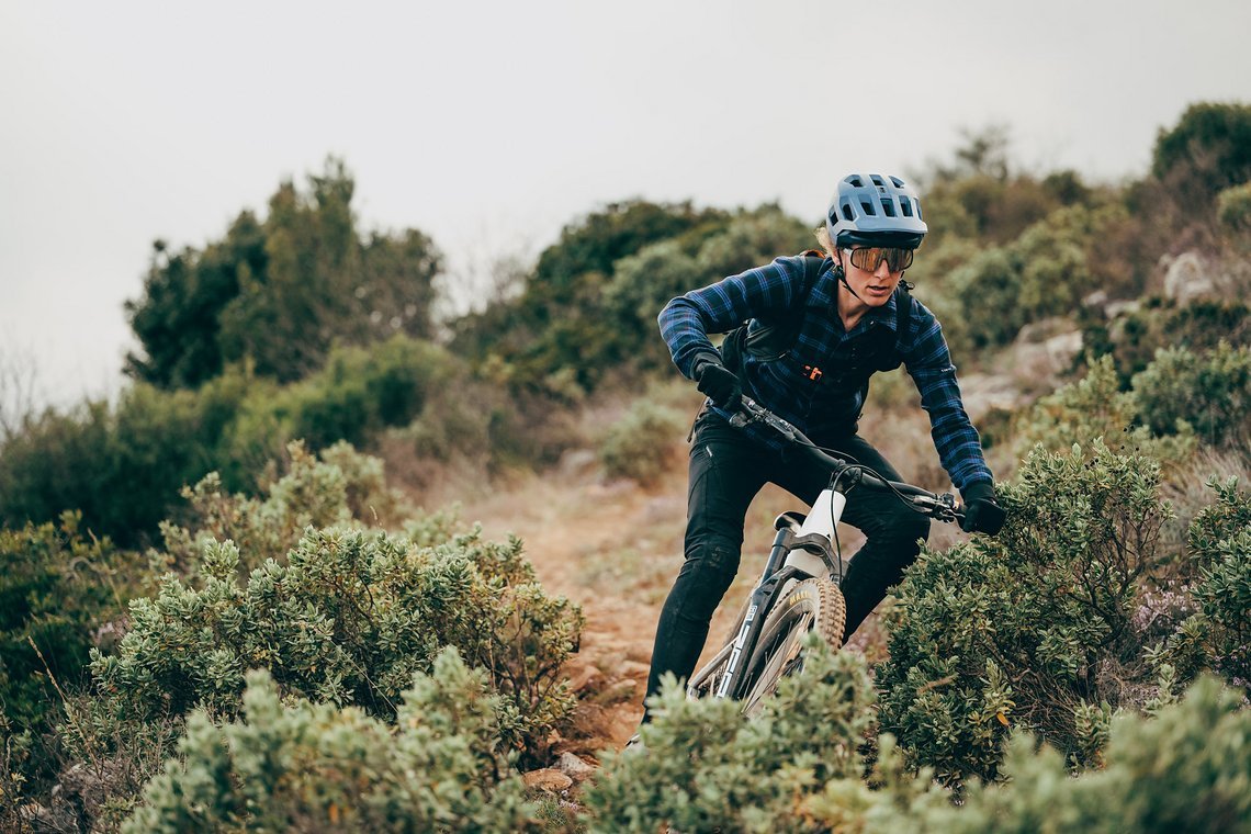 Ines freut sich auf die Rennen mit dem E-Mountainbike und hat einfach Bock auf Bosch.