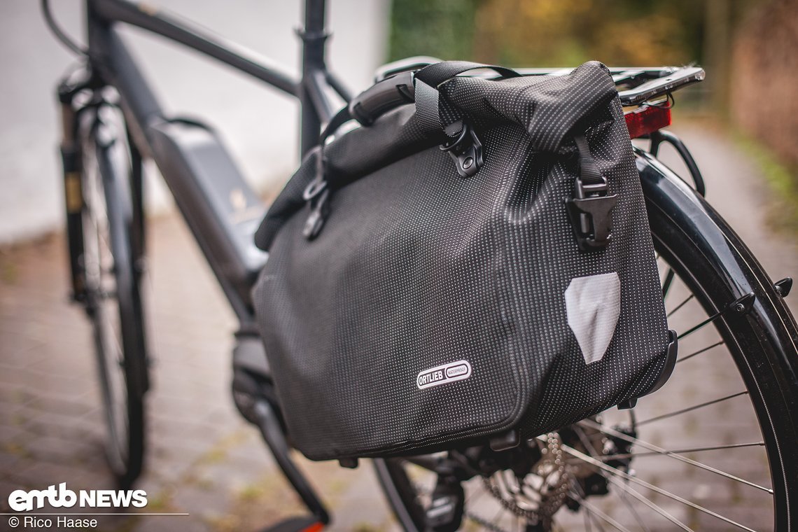Dank Quick-Lock sitzt die Tasche sicher am E-Bike