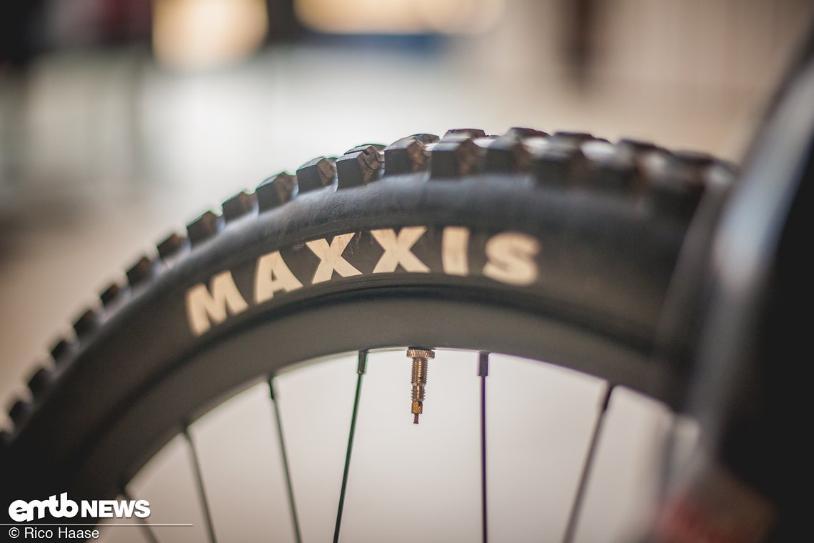 ... 28,5 mm breiten Felgen und Maxxis-Reifen