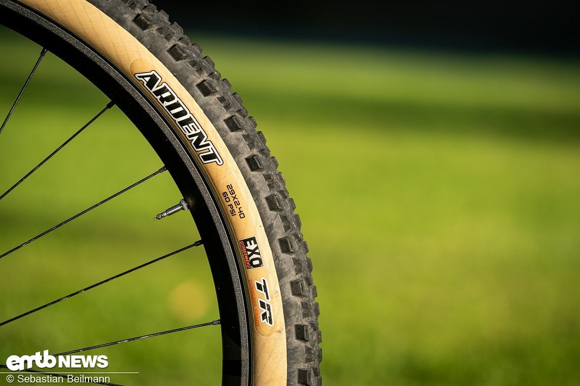 ... zwar konnte man mit den Reifen auch mal über 25 km/h treten, auf dem Trail hätten wir uns jedoch vor allem am Vorderrad etwas mehr Grip gewünscht