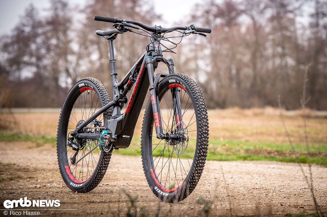 Mit dem Rocky Mountain Instinct Powerplay A70 haben die Kanadier ein verspieltes E-Trailbike im Programm, das auf eine dynamische Geometrie und solide Technik setzt