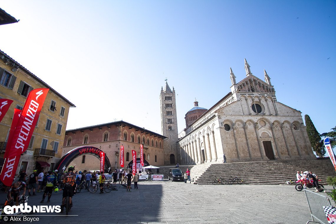 Der Marktplatz von Massa Marittima vor dem Rennen.