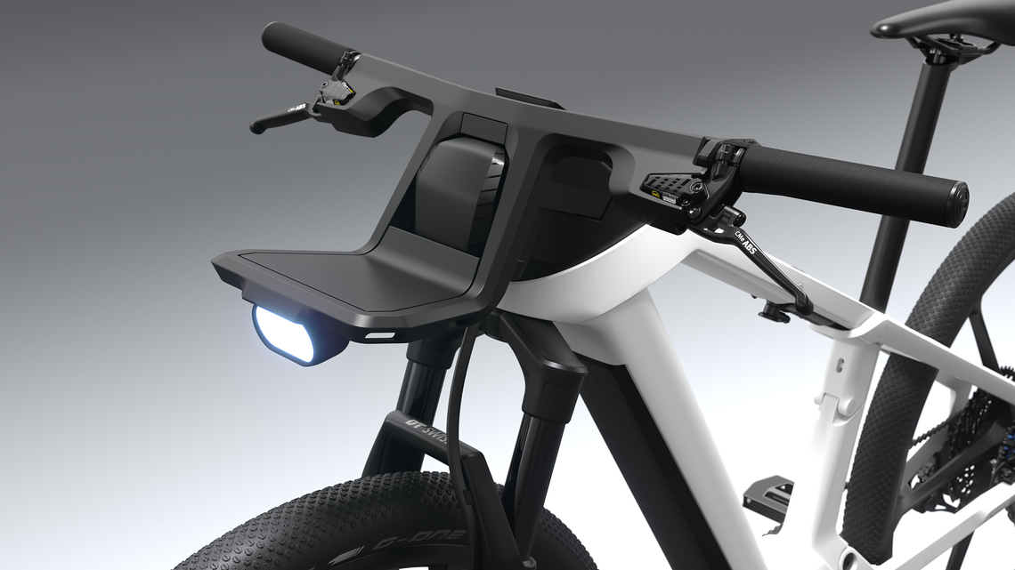 Die eBike Design Vision ist zudem mit dem Bosch eBike ABS ausgestattet. Die
ABS-Einheit verbirgt sich hinter dem Frontgepäckträger und fügt sich elegant ins
Gesamtbild ein.