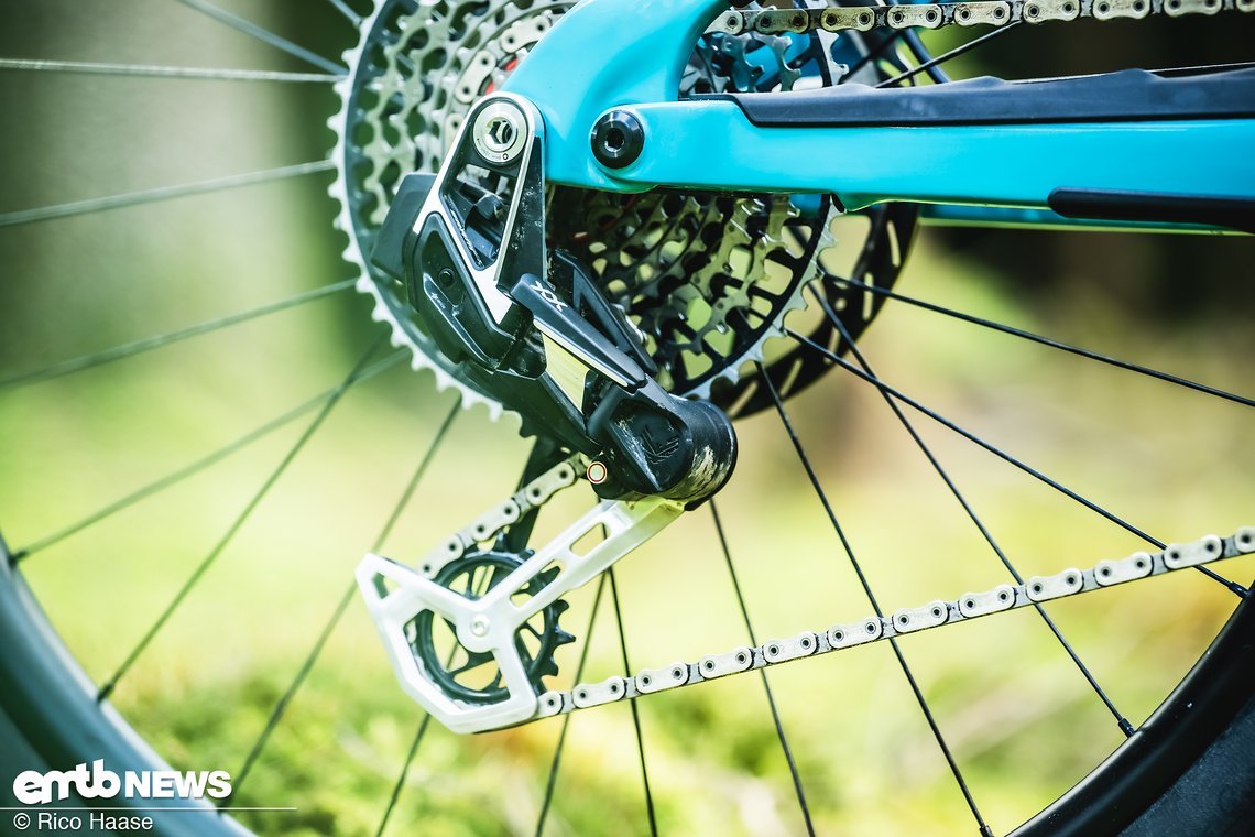 Die 12 Gänge werden mit einem Transmission-Schaltwerk von SRAM gewechselt.