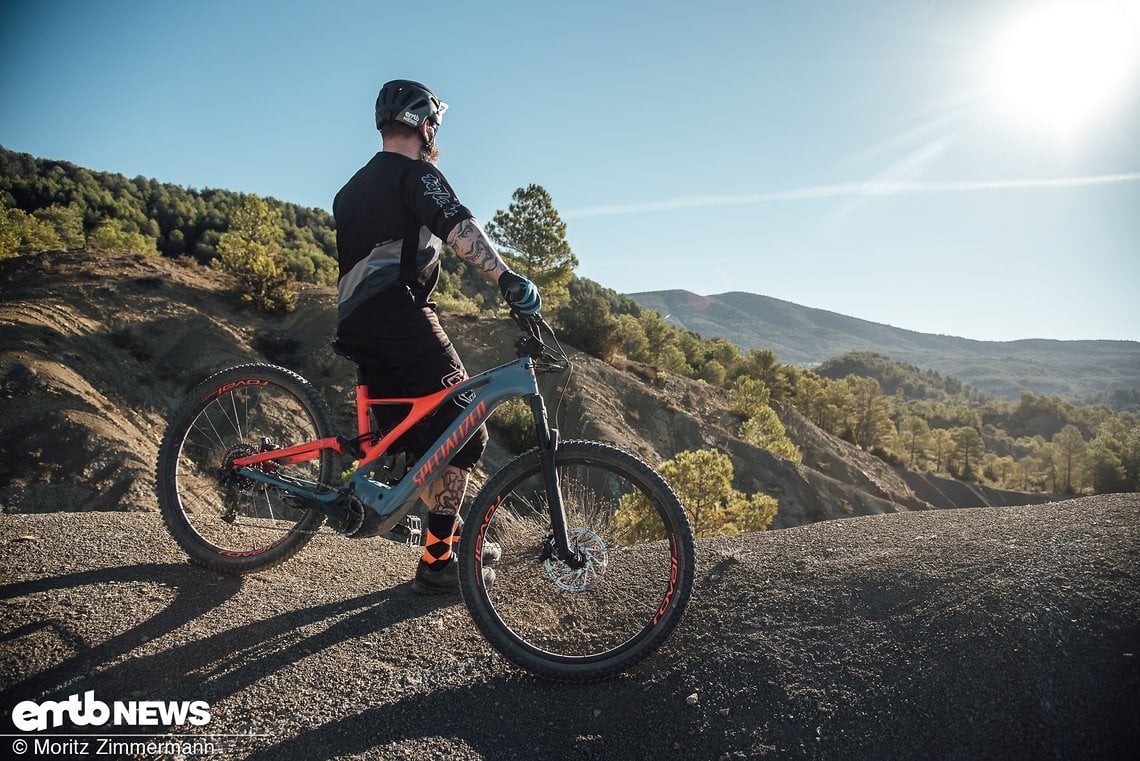 Wir haben das Specialized Turbo Levo Expert FSR auf den Trails im spanischen Aínsa getestet