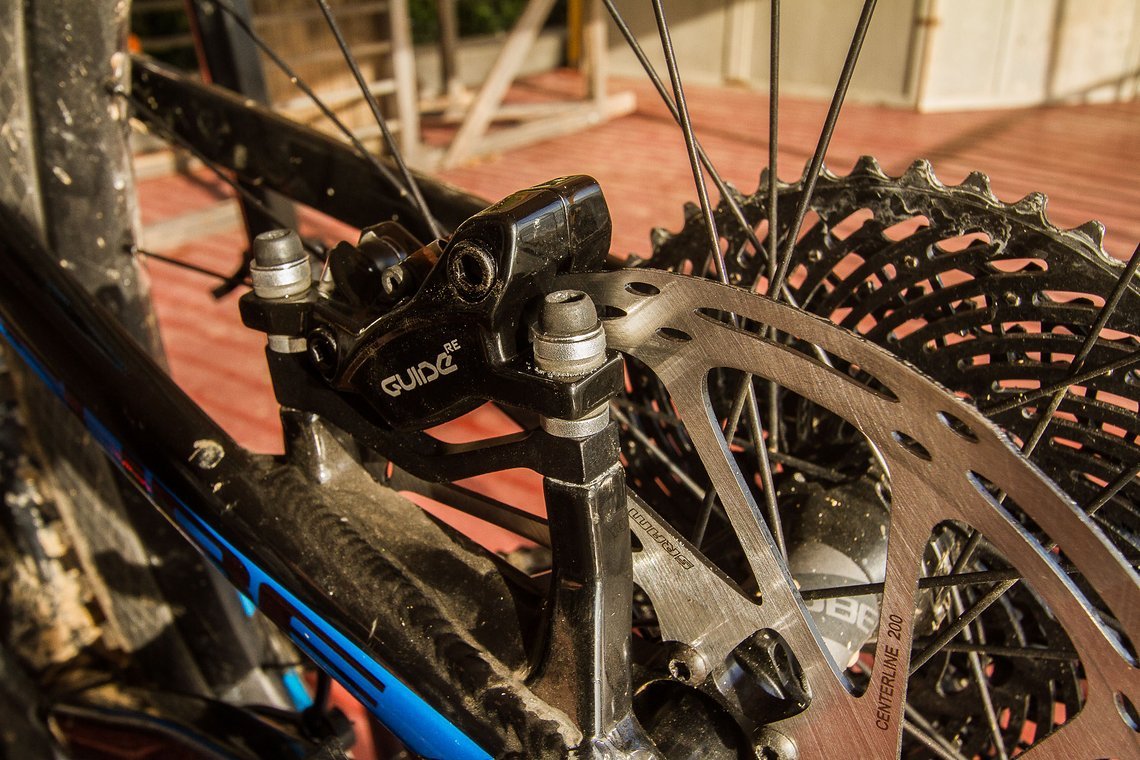 Vier Kolben für ein Hallelujah: Die neue SRAM Guide RE bietet besonders viel Kraft und hat in unserem ersten Test mit guter Power und Dosierbarkeit überzeugen können Vier Kolben für ein Hallelujah: Die neue SRAM Guide RE bietet besonders viel Kraft und hat in unserem ersten Test mit guter Power und Dosierbarkeit überzeugen können