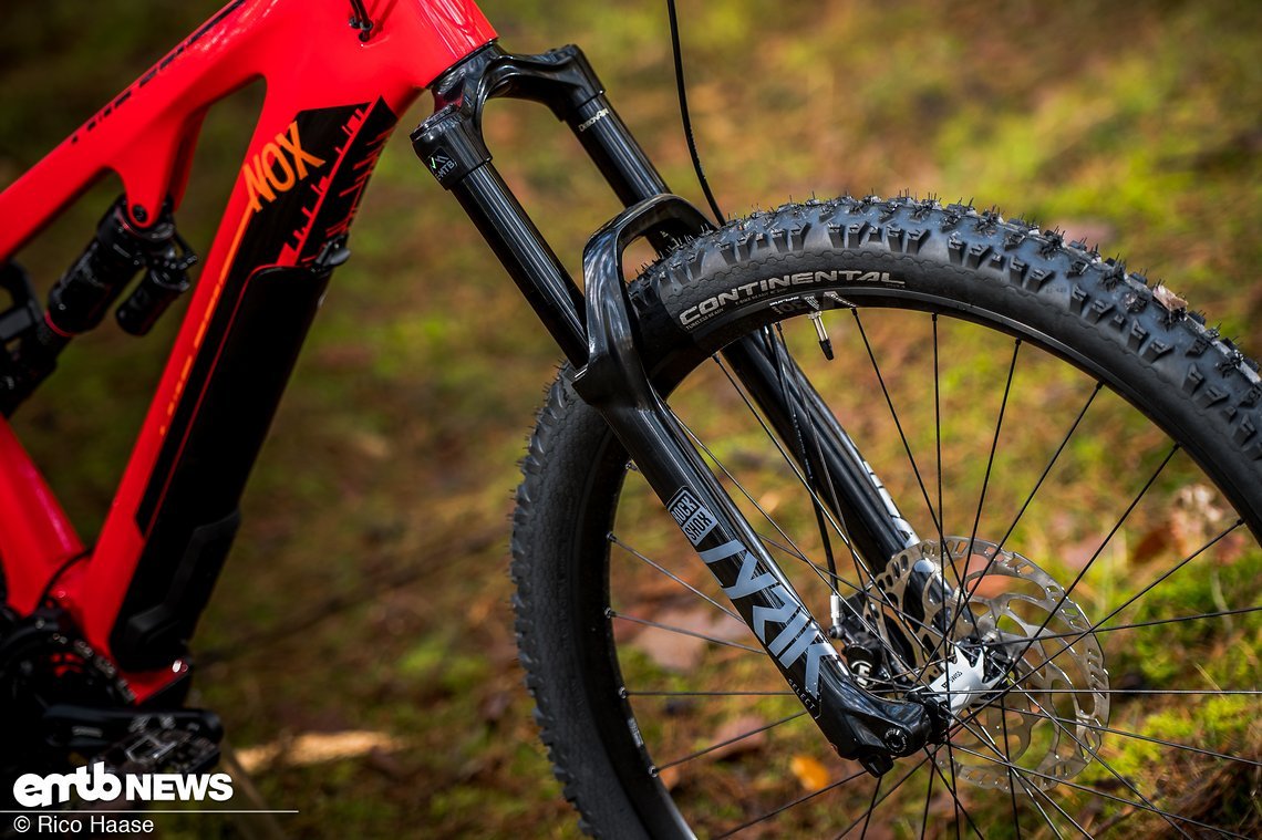 Im Nox Helium 5.9 Expert setzt man voll und ganz auf ein RockShox-Fahrwerk.