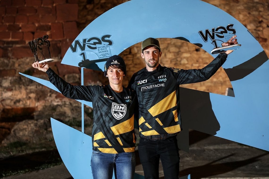 Mélanie Pugin und Jérôme Gilloux holen sich den historischen Sieg de WES UCI World Cups.