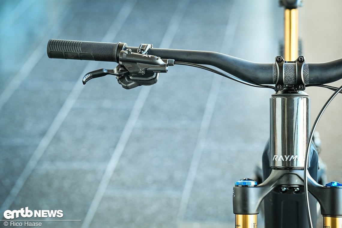 Das Topmodell setzt bei Schaltung und Bremsen auf Shimano XT.