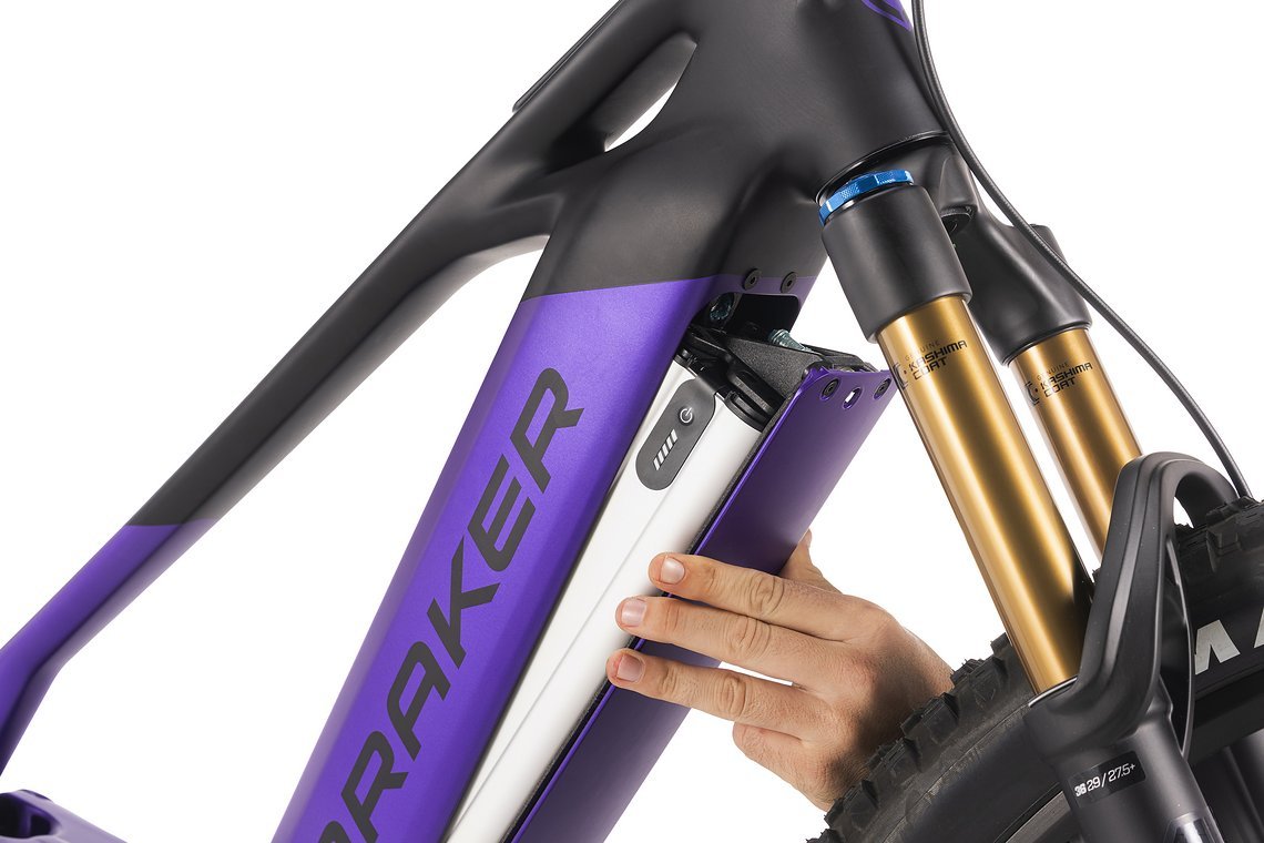 Der Akkudeckel kann mit einem Inbus geöffnet werden.