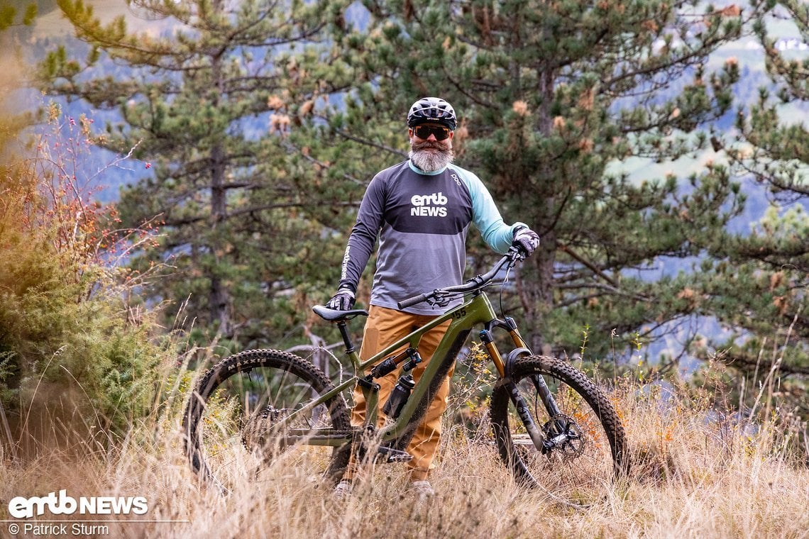 Er fährt gern schnelle Bikes, die es ihm erlauben, straightline über den Trail zu fliegen.