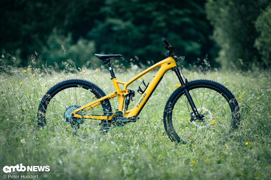 Ein weiteres Light-E-MTB, welches 2022 auf den Markt kam und von uns getestet wurde: Trek Fuel EXe XX1 AXS