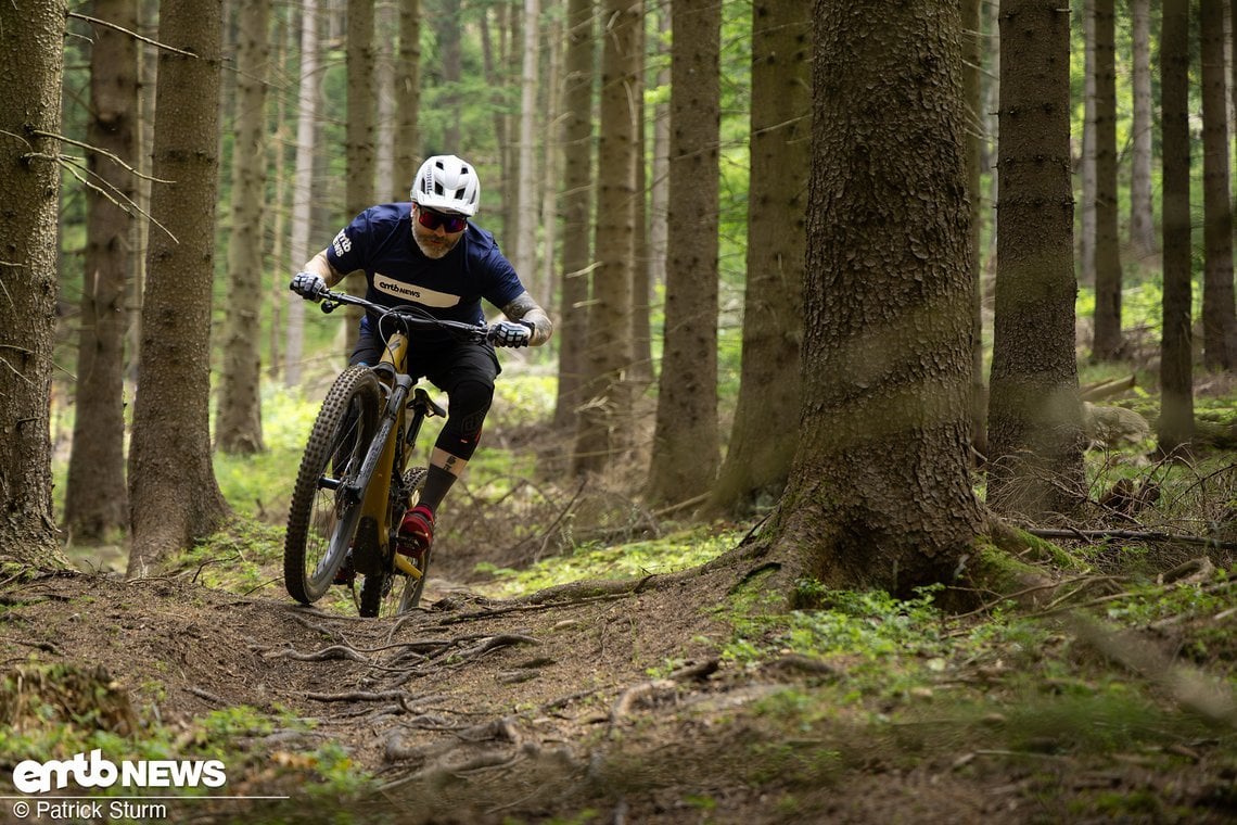 Im Downhill punktet das Specialized Levo SL Expert mit seinem ausgeglichenen Charakter und dem breiten Einsatzspektrum.