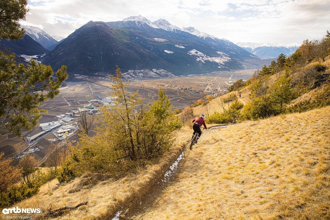 Lässt man sich auf das Gewicht ein, dann gibt es mit dem Nox Hybrid Enduro 7.1 Pro nur eins: Vollgas über den Trail!