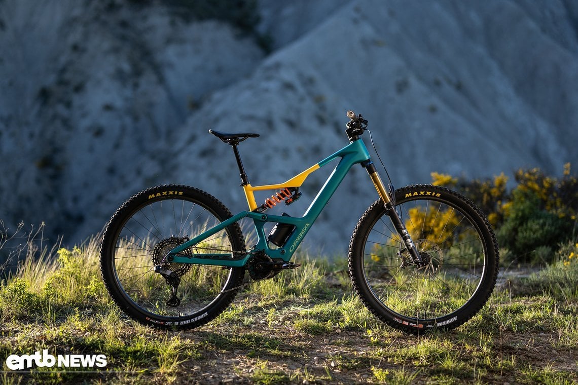 Orbea Rise LT M-Team in einer individuellen Lackierung und mit montiertem Range Extender.