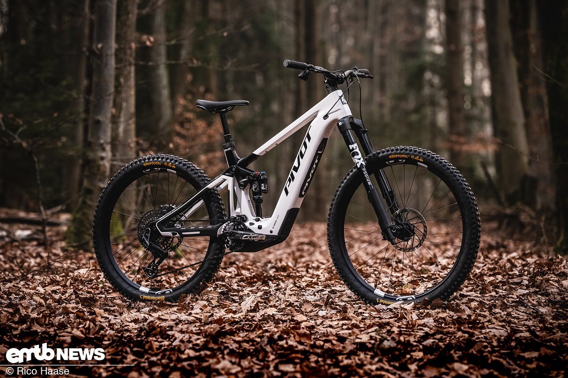 Pivot Shuttle LT – MY 2026: Jetzt mit aktuellem Bosch CX-R Gen5, 170/165 mm Federweg und entnehmbarem Akku.