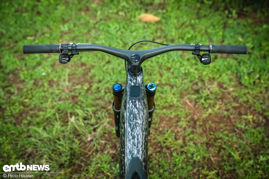 Wer mit dem Lenker nicht klar kommt, kann ihn maximal in der Breite kürzen.