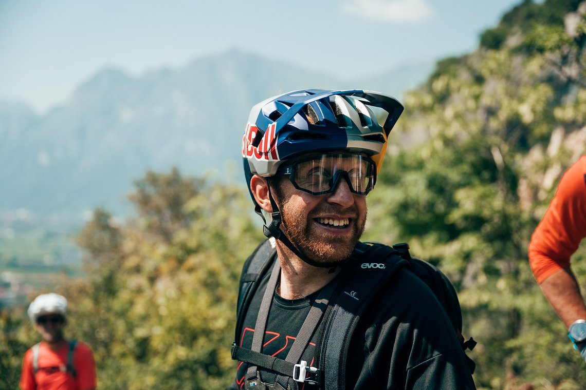 2025 waren zahlreiche Pros und VIPs der Bikewelt mit dabei. Danny MacAskill fährt in diesem Jahr auf Bosch und ...