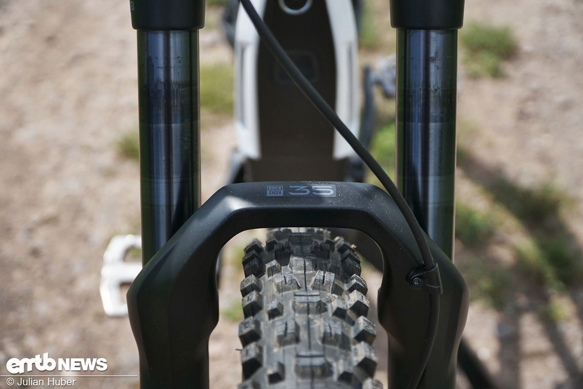 150 mm Federweg liefert die einfache RockShox 35 RC.